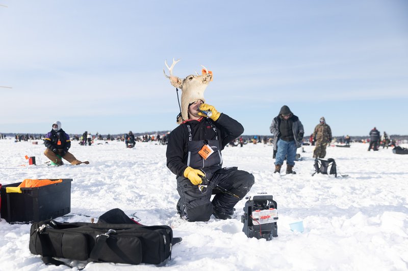 Ice fishing game, ice fishing live